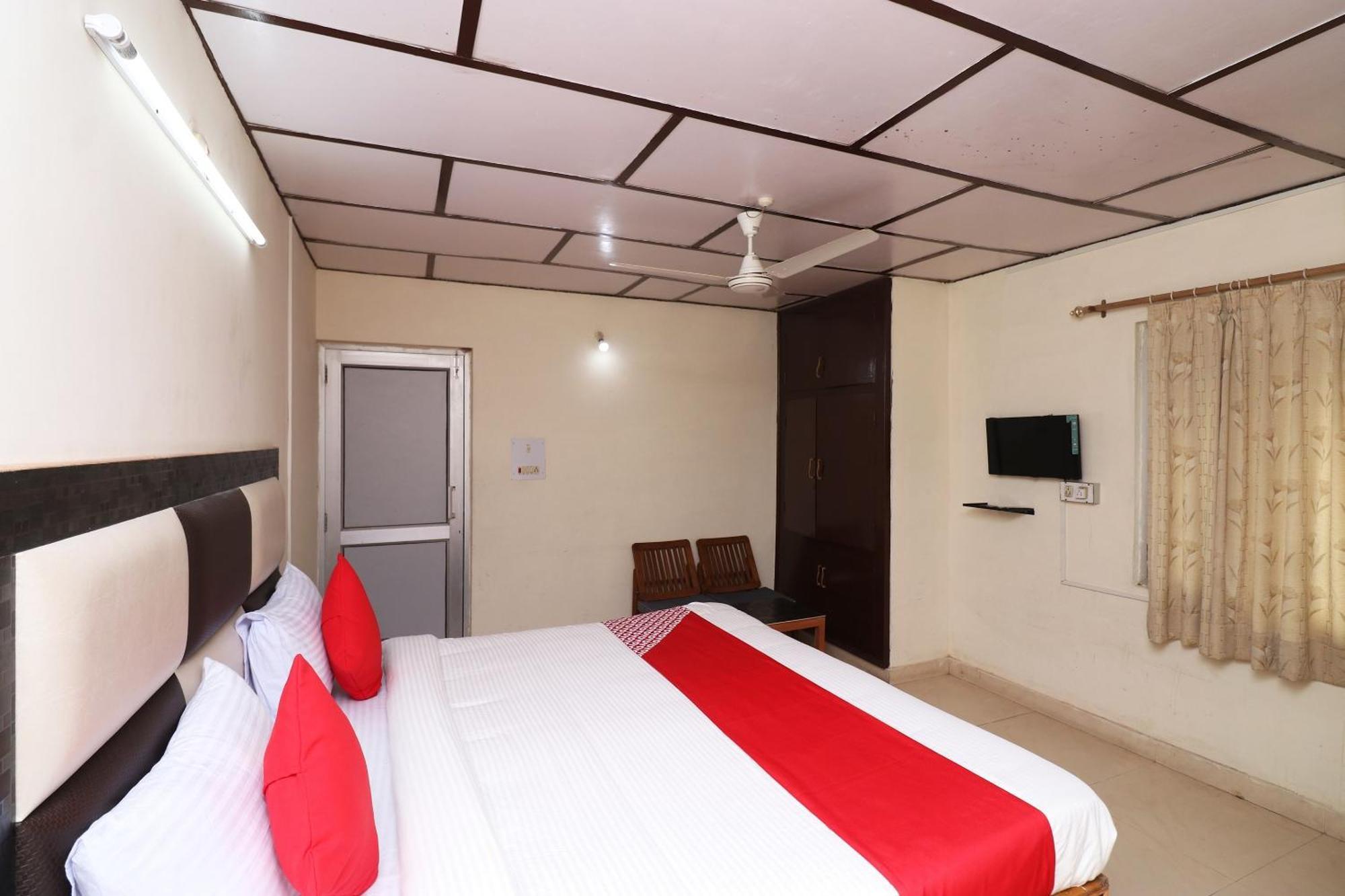 โอโย 24525 โฮเต็ล คันทรี ลอดจ์ Hotel ดารัมซาลา ภายนอก รูปภาพ