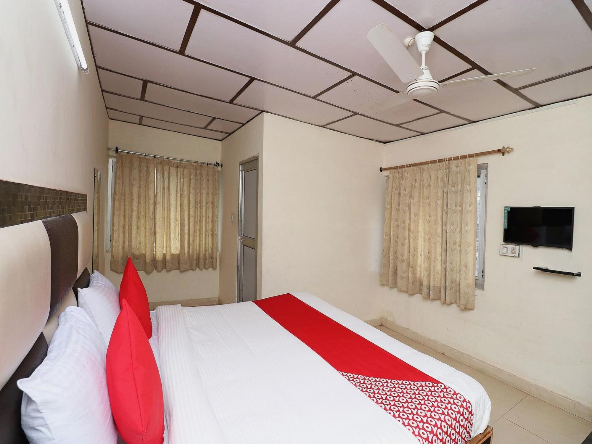 โอโย 24525 โฮเต็ล คันทรี ลอดจ์ Hotel ดารัมซาลา ภายนอก รูปภาพ